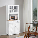 Buffet et vaisselier de cuisine de style côtier, armoire de rangement en bois avec porte vitrée encadrée, armoire à persiennes, tiroirs, espace micro-ondes pour salle à manger et salon.
